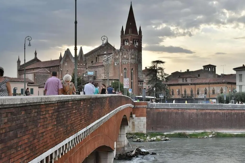 Kingbed, B&B Vicino Al Centro Verona Italien